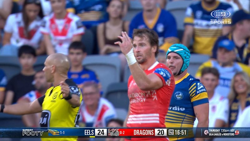 Gutho shows off dislocated finger