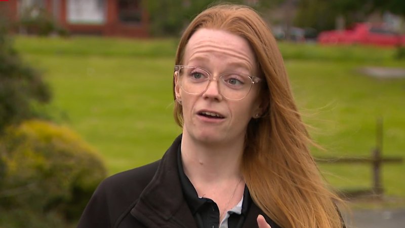 Mati zahteva obtožbe po tem, ko je vzgojiteljica v Melbournu udarila njenega otroka