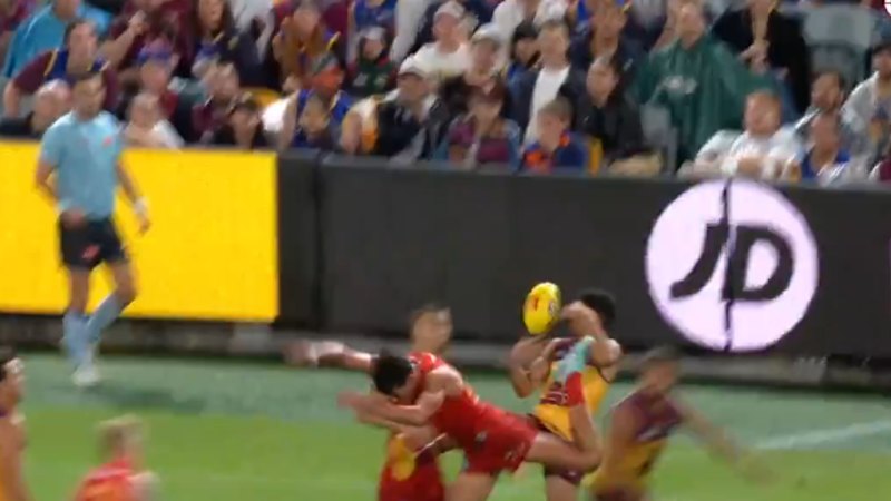 Charlie Cameron takes a screamer against the Suns