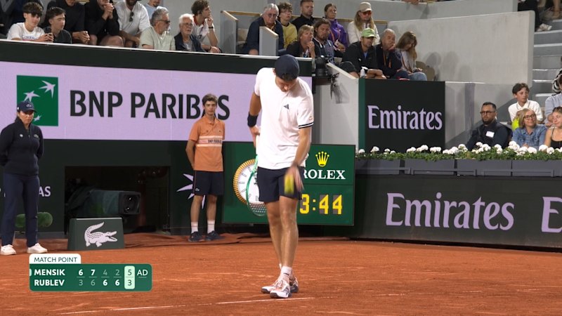 Mensik defeats Rublev to advance to quarter finals