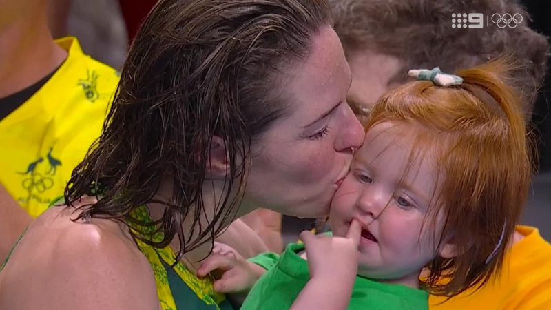 Aussie water polo star celebrates silver with daughter