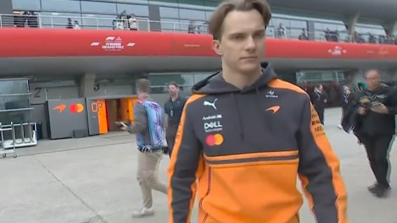 'Sad scene' as Piastri appears after withdrawal