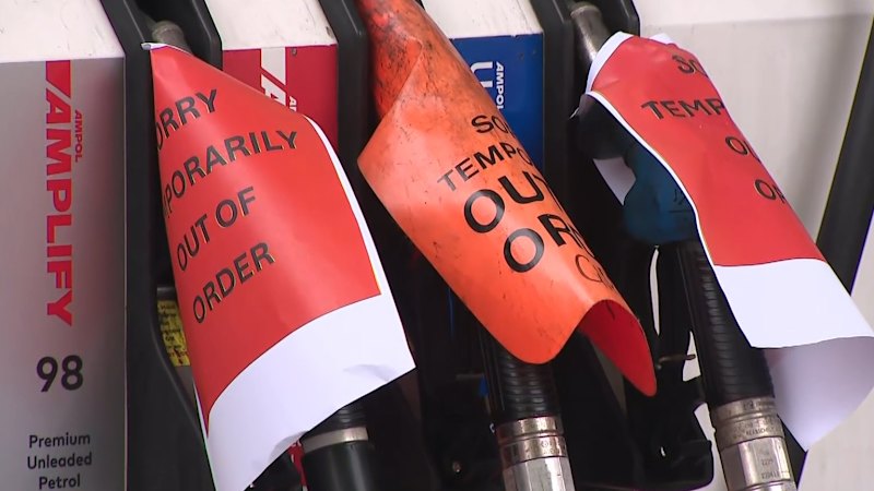 Experts warn Australia could be days away from fuel rationing