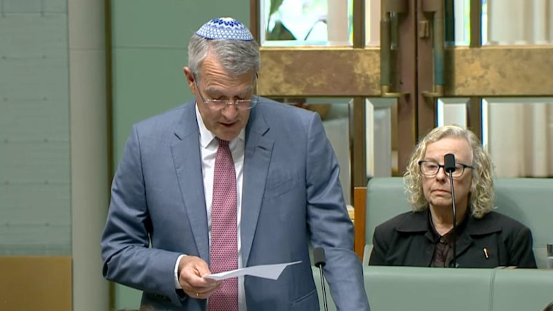 Mark Dreyfus' emotional condolence motion for Bondi victims