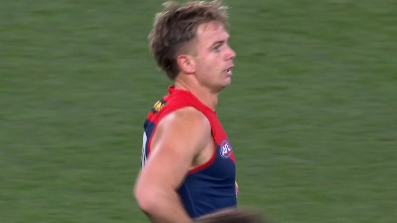 Dogs hit the lead after contentious free kick