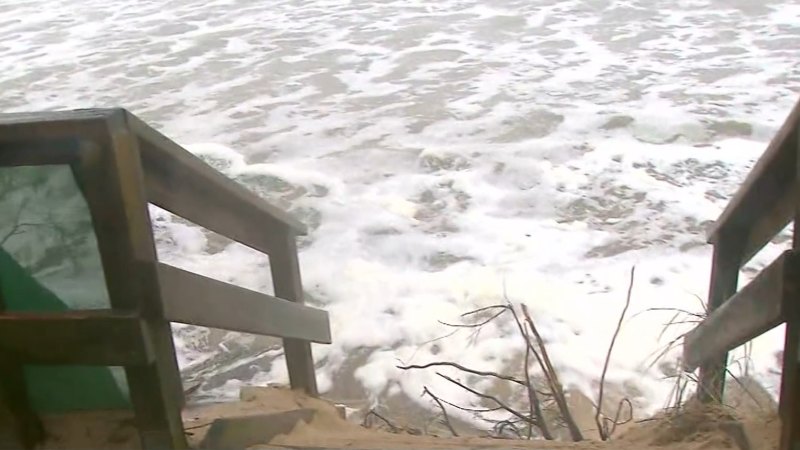 Gold Coast beaches losing metres of sand to massive swells