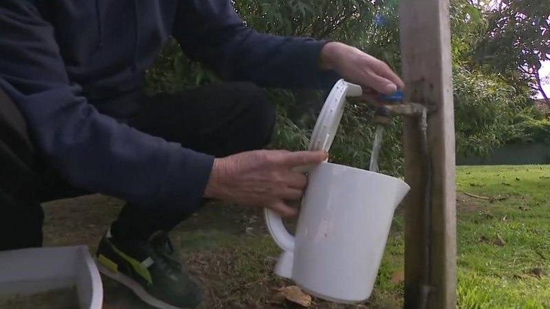 Residents in Perth's south-west resort to drinking water from bird baths