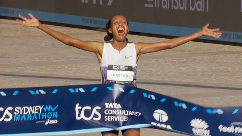 Sifan Hassan storms to victory in record-breaking time