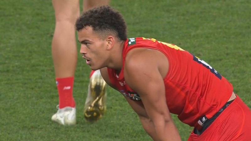 Petracca sprays teammate for holding the ball