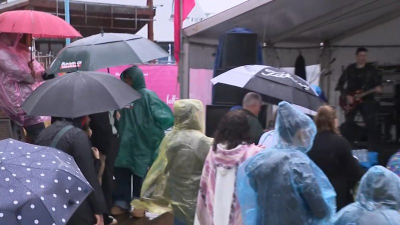 Damp weather doesn't stop WA Day celebrations