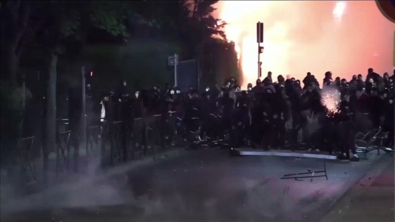 Fransa'da bir gencin polis tarafından öldürülmesinin ardından düzenlenen protestolarda 1300'den fazla kişi tutuklandı