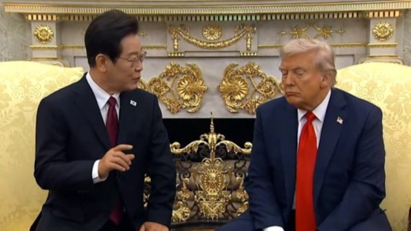 South Korean President lavishes praise on Trump