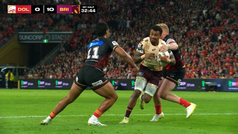 Ezra Mam scores try for Brisbane against Dolphins with break and grounded ball