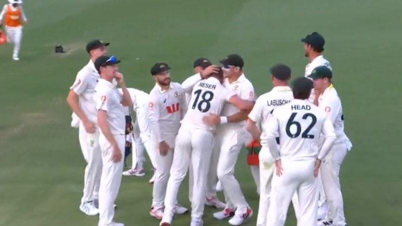 Stokes throws bat after dismissal