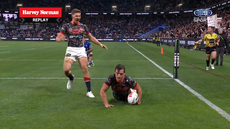 Billy Smith scores second try as Roosters begin comeback against Bulldogs