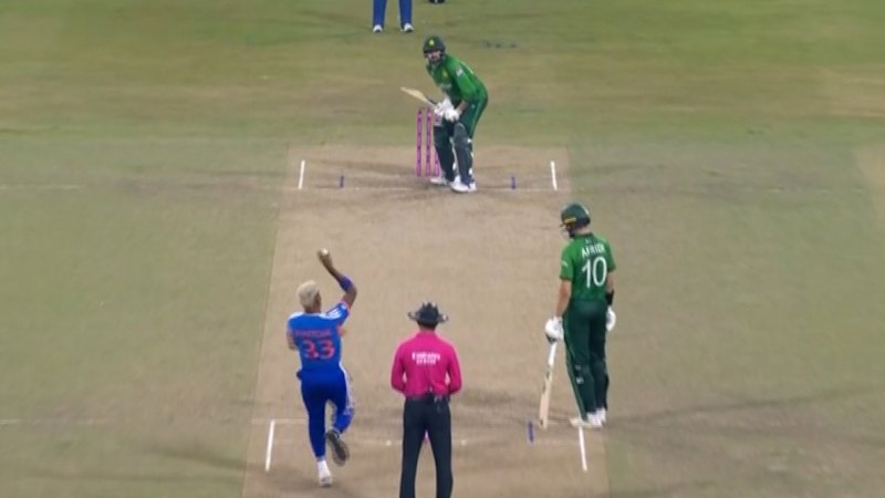 India belts Pakistan at World Cup