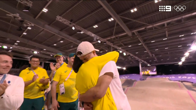 Saya Sakakibara runs to Kai after receiving gold medal