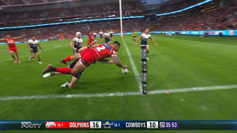 Jamayne Isaako makes a flying try in a match moment