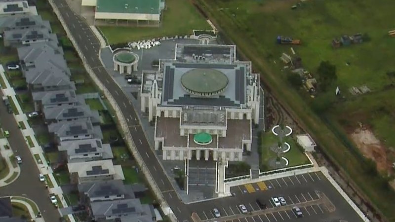 Teenager arrested over alleged threats to Sydney mosque