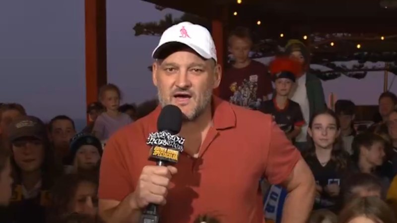 Fev weighs in on Voss' future