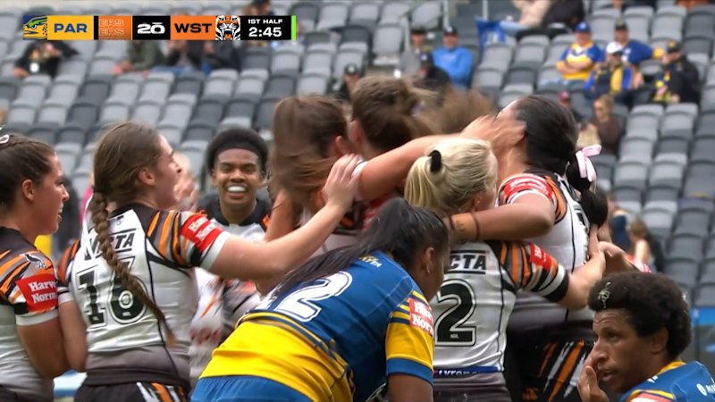 Kezie Apps helps Wests Tigers build big first-half lead over Eels