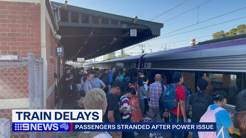 Thousands of passengers stranded after power fault shuts down Metro Tunnel
