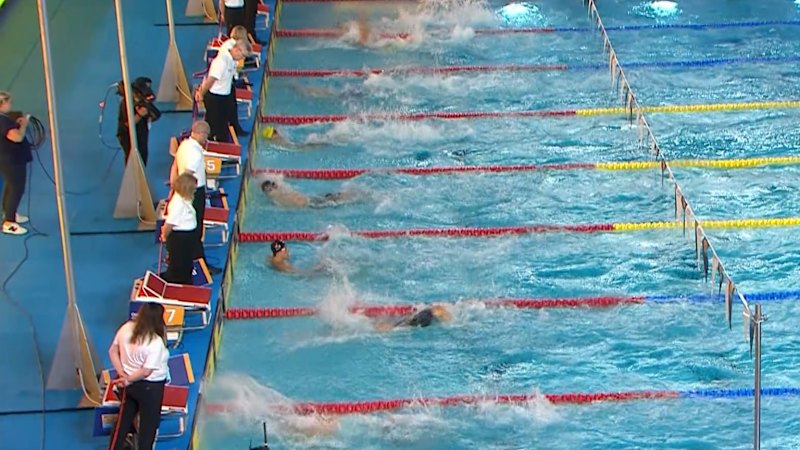 Isaac Cooper crashes into lane rope en route to silver in 50m backstroke