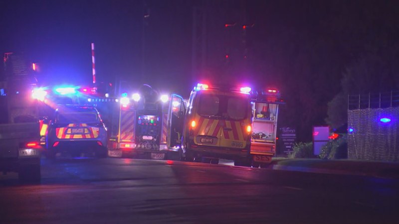 Man killed after car crashes into pole in Geelong