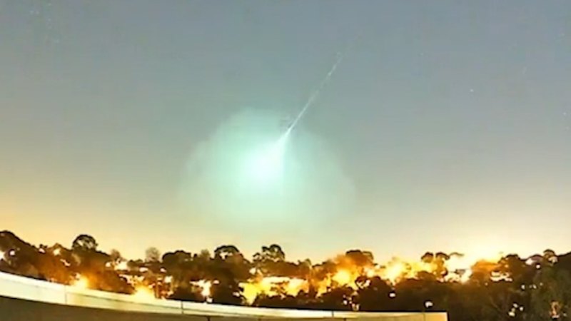 Melbourne residents spot meteor streaking across night sky