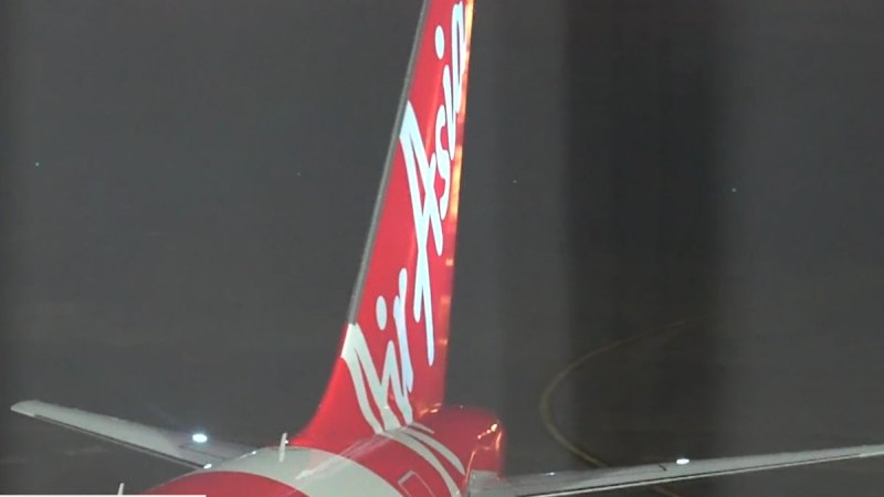 Bali-bound flight returns after engine problem