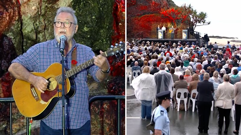 John Williamson's emotional 'True Blue' performance at Dawn Service