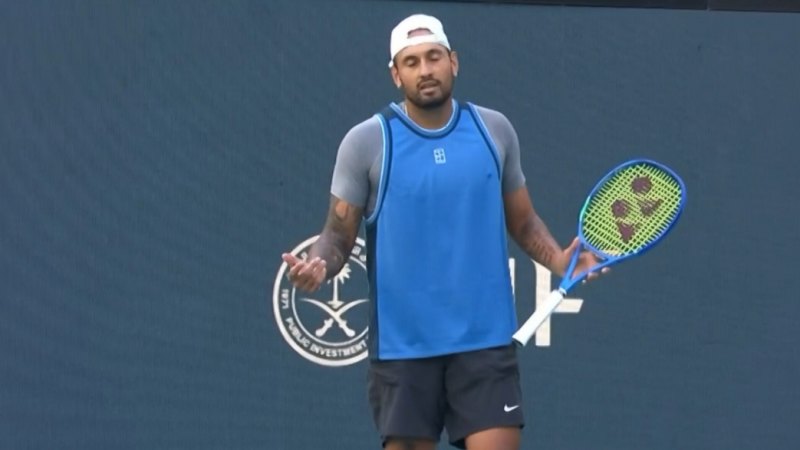 Kyrgios complains after early break