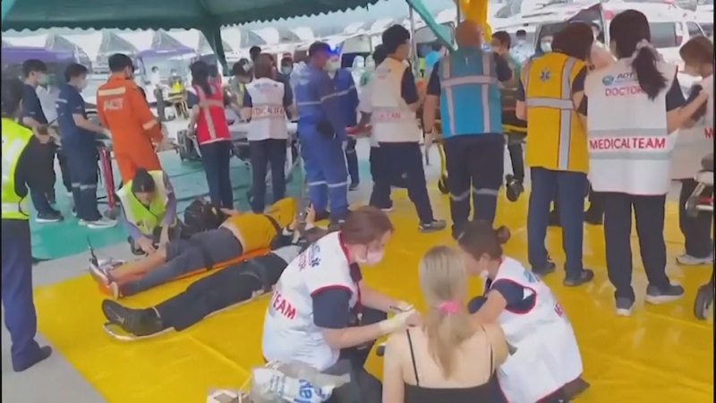 Twelve Australians in Bangkok hospital after Singapore Airlines flight plummets
