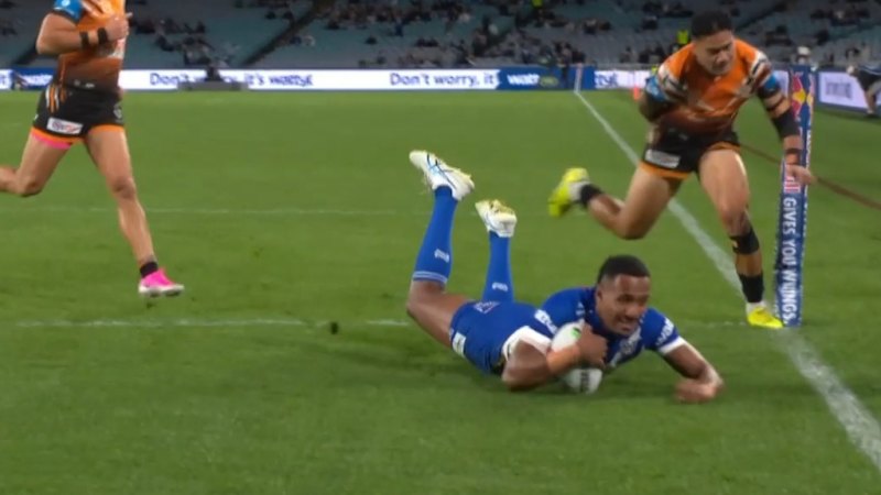 Jethro Rinakama scores early as Bulldogs face Tigers