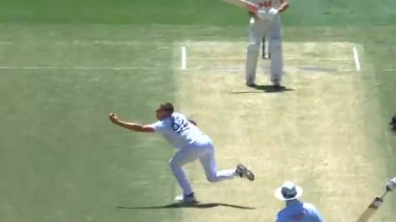 Carse takes incredible catch off his own bowling