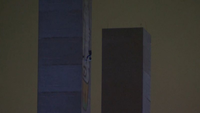 Graffiti artist on major Melbourne bridge