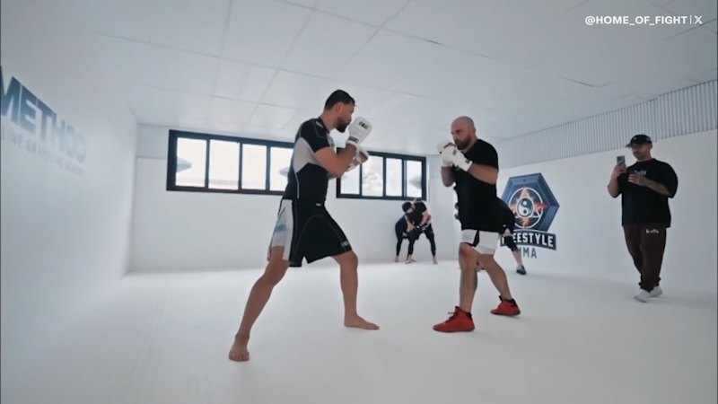 Alexander Volkanovski trains with Mauricio Ruffy ahead of UFC 331