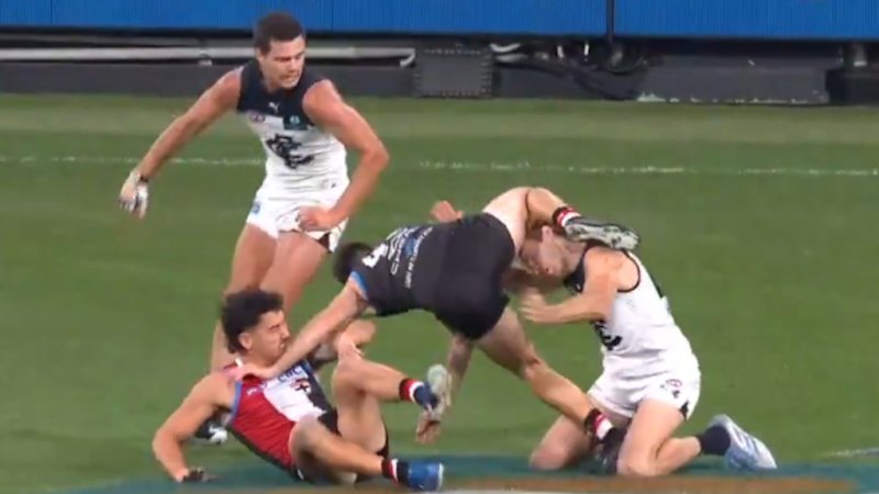 Carlton star cops nasty head knock