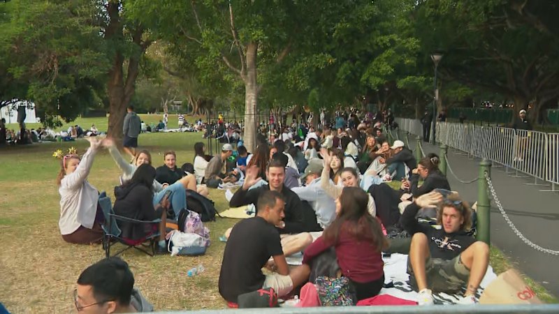Crowds gather early to celebrate Sydney New Year's Eve