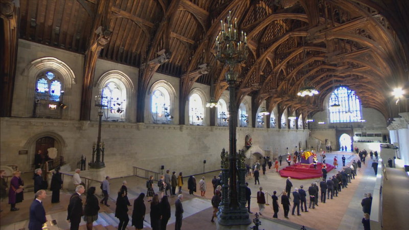 Halkın ilk üyeleri Westminster Hall'a girdi
