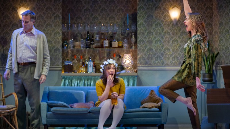 Avstralska igralca Kat Stewart in David Whiteley igrata toksičen zakon na odru in doma