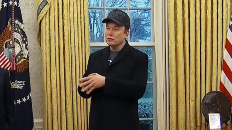 Musk briefs reporters in the Oval office