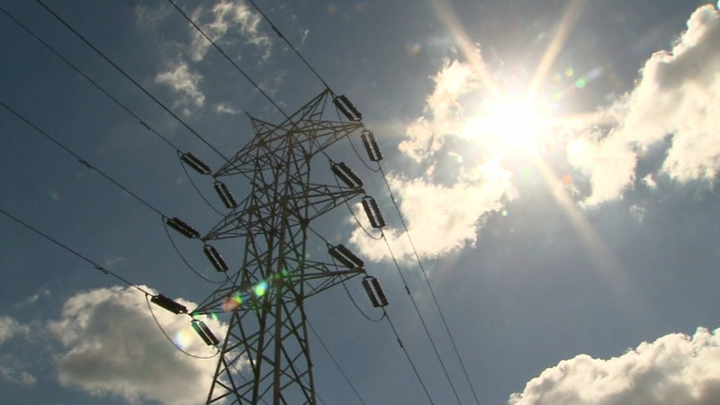 Blackout risk for NSW and Queensland today as heatwave stretches energy grid