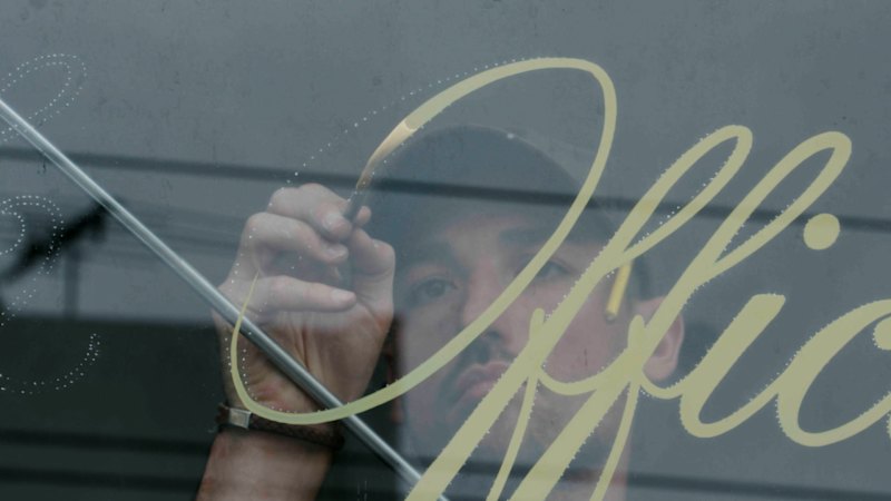 The sign writer bringing the trade back in South America