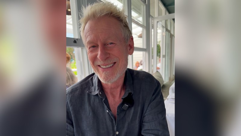 Richard Roxburgh raziskuje umetnost kot odziv na svet v svojem življenju na odru in platnu