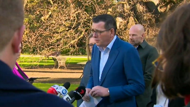 Coalition and independents call to scrap proposed statue of Dan Andrews