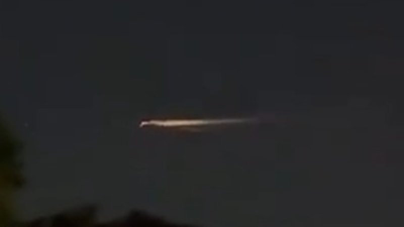 Space junk seen entering earth's atmosphere above Melbourne