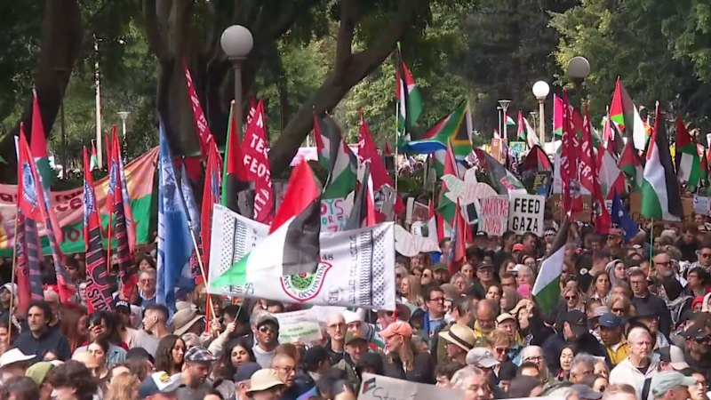Huge numbers rally for Gaza in Australia
