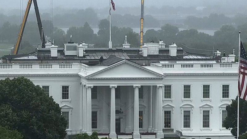 Gunman shot dead at White House