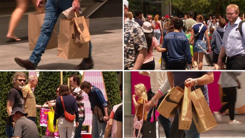 Rush on Adelaide stores as Christmas shoppers leave it late